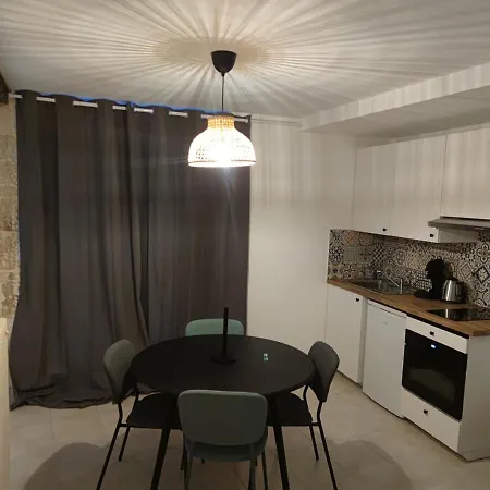 아파트 De Charme, Au Calme Dans Le Vieux 쇼몽