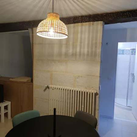 De Charme, Au Calme Dans Le Vieux 아파트 *